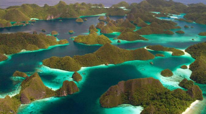 Pulau Wayag (Via: indonesia.tripcanvas.co)