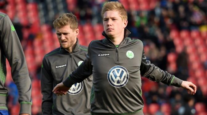 Kevin De Bruyne kembali menemukan kepercayaan dirinya saat bermain untuk Wolfsburg. (PATRIK STOLLARZ/AFP)