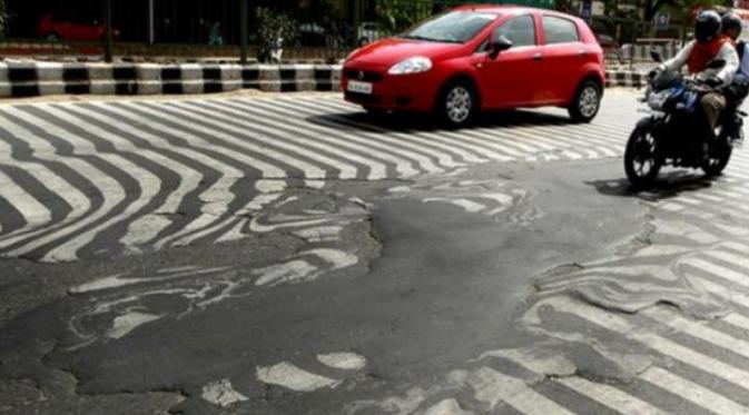 Gelombang panas di India bikin jalanan meleleh. (Via: penulispro.com)