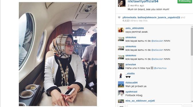 Foto ibu Nikita Willy yang sedang naik jet pribadi untuk menjalani kesibukan kerjanya. (via Instagram.com)