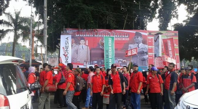 Massa PDIP ikuti peringatan Hari Lahir Pancasila di Blitar, Jawa Timur  (Liputan6.com/ Audrey Santoso)