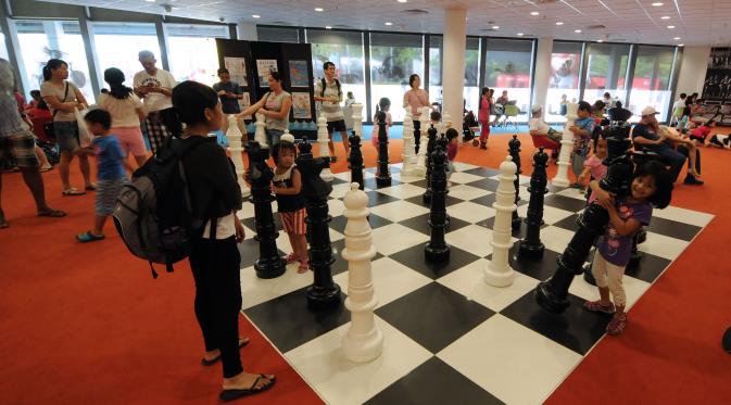 Stadion Nasional Singapura memiliki fasilitas Sports Hub Library.