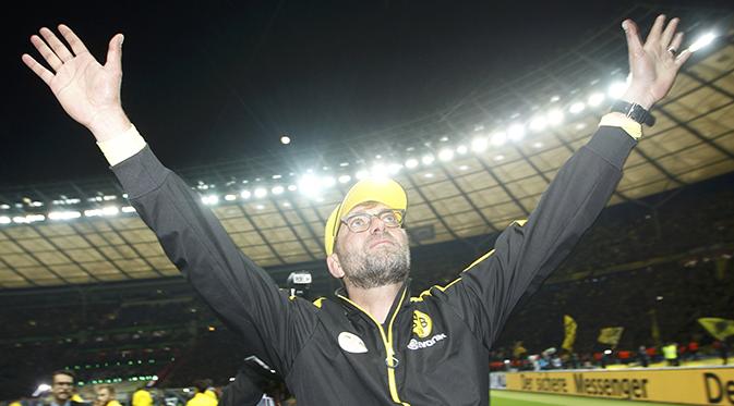 Ekspresi Juergen Klopp pelatih Borussia Dortmund saat memberikan salam perpisahan pada para suporter di Berlin, Jerman. (Reuters/Ina Fassbender)
