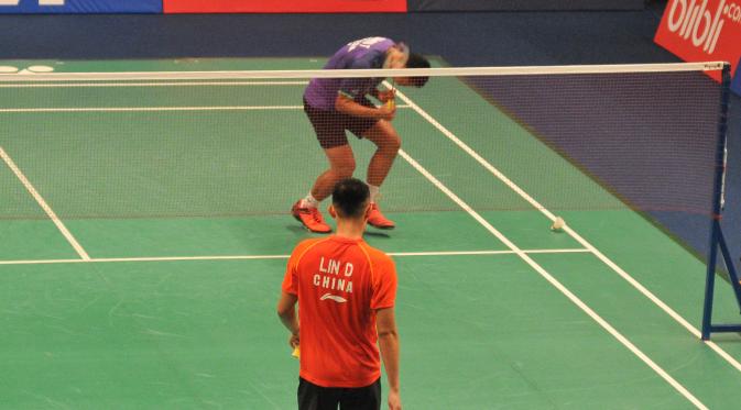 Tunggal putra Indonesia Tommy Sugiarto singkirkan Lin Dan asal Tiongkok di babak pertama BCA Indonesia Open Superseries Premier 2015
