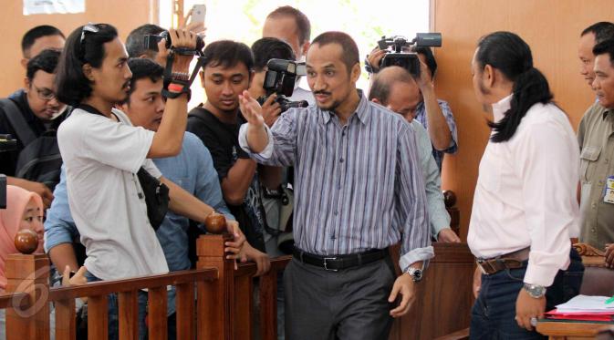 Abraham Samad saat tiba di Pengadilan Negeri Jakarta Selatan untuk menjadi saksi  di sidang perdana praperadilan Novel Baswedan, Kamis (4/6/2015). (Liputan6.com/Helmi Afandi)