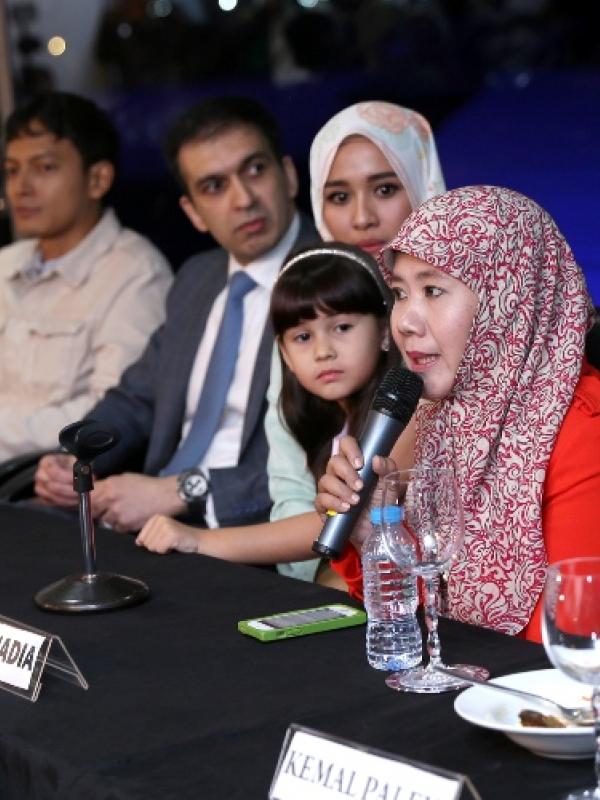 Asma Nadia pengarang buku Surga Yang Tak Dirindukan saat konferensi pers. (Galih W Satria/Bintang.com)