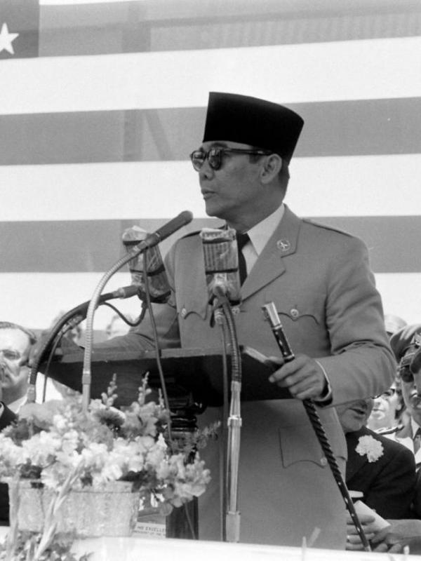 Bukan hanya Soekarno, pemimpin-pemimpin Negara berikut juga punya busana kebesaran.