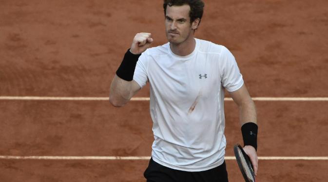 Andy Murray bangkit usai tertinggal dari Novak Djokovic di semifinal Prancis Terbuka (DOMINIQUE FAGET / AFP)