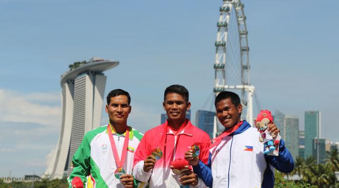 EMAS PERTAMA - Indonesia meraih emas pertama di ajang SEA Games 2015. (Bola.com/Arief Bagus)