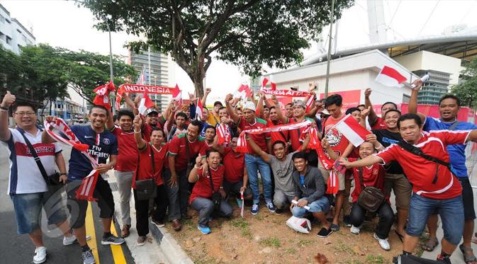 Suporter Timnas Indonesia di SEA Games 2015 (Liputan6.com / Helmi Fithriansyah)