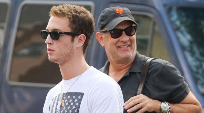 Tom Hanks dan anaknya, Chet Haze
