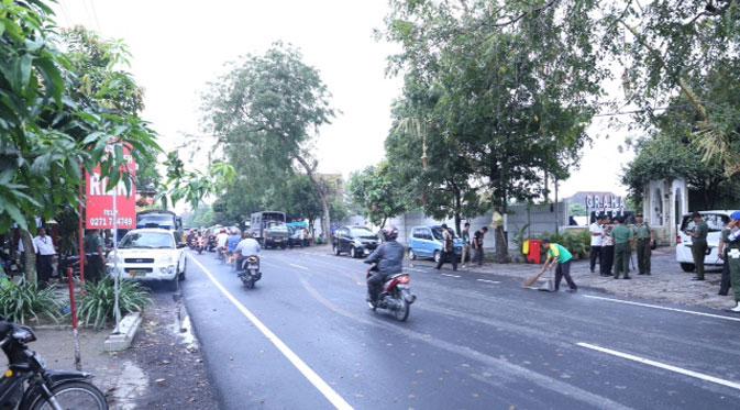 Suasana di depan gedung Graha Saba Buana (Galih W. Satria/Bintang.com)