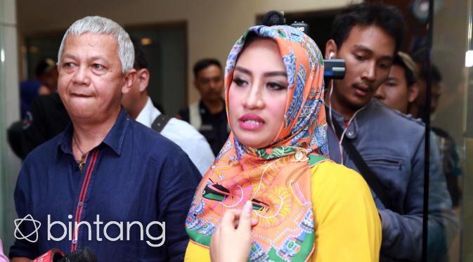 Shinta Bachir merasa dipojokkan setelah pengacara RA menyebutkan ciri-ciri inisial SB. (Wimbarsana/Bintang.com)