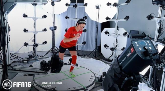 Jonelle Filigno sedang direkam gerakan menendangnya | via: easports.com