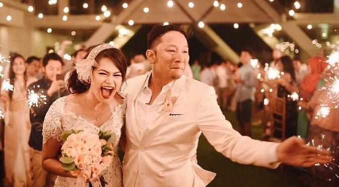 Kegembiraan Ringgo dan SabaiMorscheck saat perta pernikahan. (Instagram Ringgo Agus)