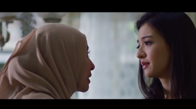 Laudya Cynthia Bella dan Raline Shah harus rela menjadi 'pilihan' Fedi Nuril dalam film 'Surga yang Tak Dirindukan'. Foto: Vidio