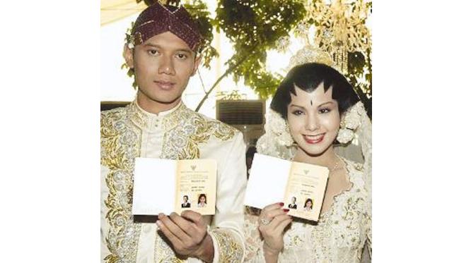 Pernikahan Anisa Pohan - Agus Yudhoyono (Via: anneahira.com)