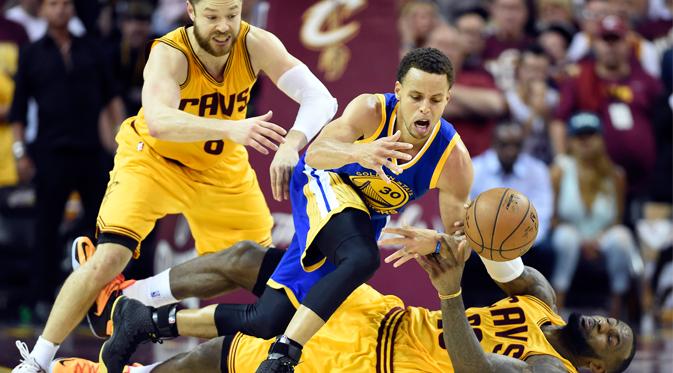 Gim 3 Final NBA: Golden State Warriors vs Cleveland Cavaliers (Reuters / Bob Donnan)
