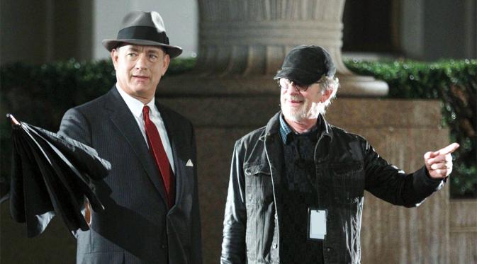 CIA mengirim Tom Hanks sebagai pengacara asuransi untuk melaksanakan tugas yang mustahil di trailer Bridge of Spies.