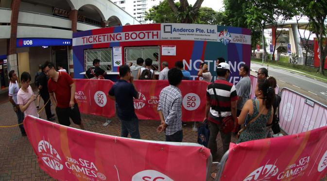 Suasana booth tiket pertandingan pada gelaran SEA Games 2015. (Bola.com/Arief Bagus Prasetiyo)