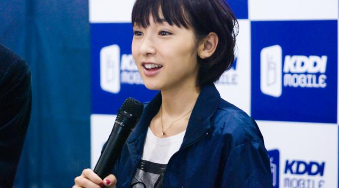 Suami mantan member idol group Morning Musume, Ai Kago ditangkap polisi karena membuat sang istri cedera.