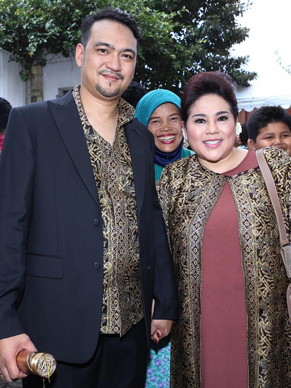 Nunung Srimulat hadir bersama suaminya yang juga manajernya. (Galih W. Satria/bintang.com)