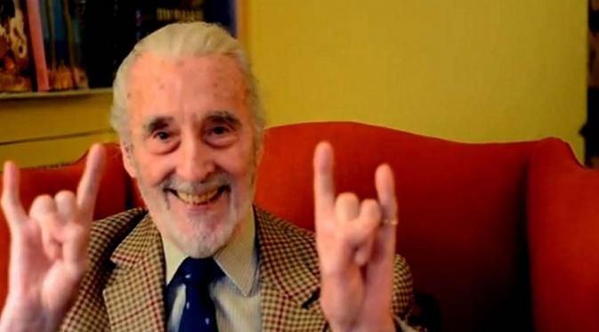 Christopher Lee ternyata pernah berkolaborasi dengan Tony Iommi.