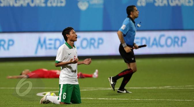 SEA Games 2015: Evan Dimas Usai Laga Singapura U-23 vs Indonesia U-23 (Liputan6.com / Helmi Fithriansyah)