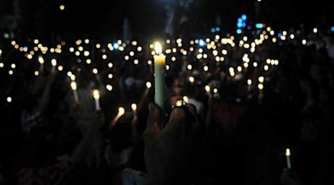 Kenang Angeline, Puluhan Orang Nyalakan Lilin di Bundaran HI | via: jpnn.com