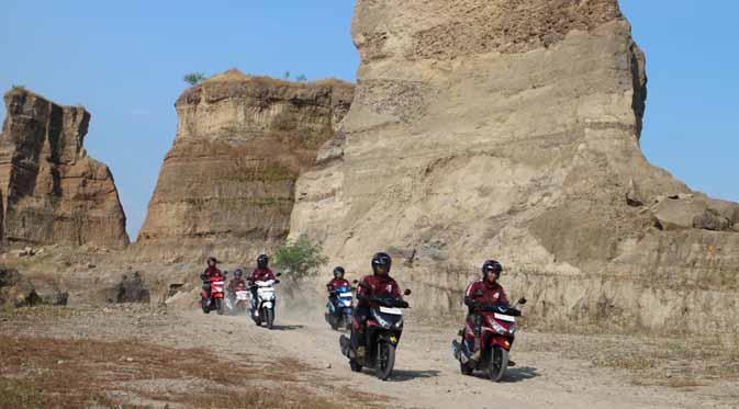 Touring Honda Smart Adventure yang dimulai dari Jakarta, Selasa (28/5) dengan 12 motor skutik Honda ini menghasilkan beberapa fakta menarik.