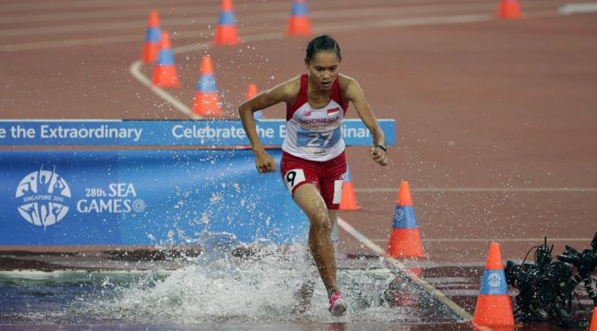 Rini Budiarti menjadi yang tercepat di atletik nomor halang rintang (Helmi Fithriansyah/Liputan6.com)