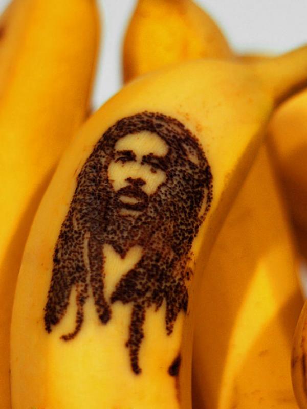 Bob Marley (Via: hoooneyyyimhooome.tumblr.com)