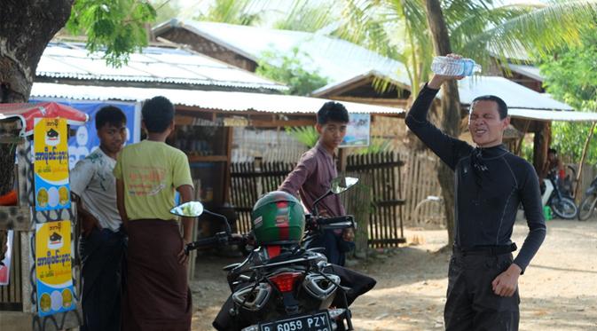  Tidaklah gampang untuk masuk membawa kendaraan sendiri di Myanmar. Kita harus memiliki pemandau dan staff pemerintahan.