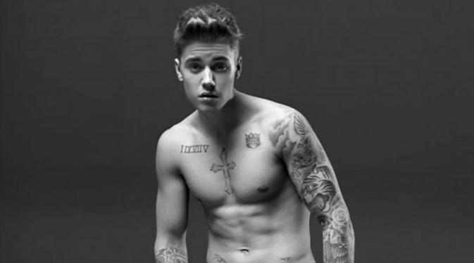 Justin Bieber saat membintangi produk Calvin Klein.