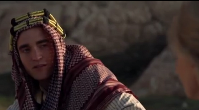 Akting Robert Pattinson di film 'Queen Of The Desert'. Foto: Vidio