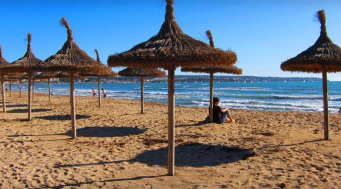 Pantai indah di Palma de Mallorca. | via: ciee.org