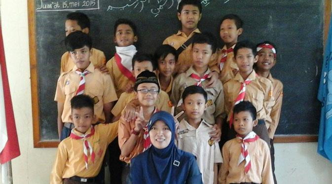 Tentu membanggakan mempunyai anak yang berprestasi. Perasaan bangga itu kini pastinya dirasakan oleh keduaorangtua  Mirza Akmal Putra.