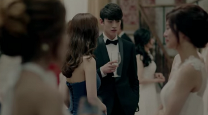Salah satu adegan di videoklip My House milik 2PM