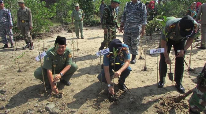 Kegiatan lain yang dilaksanakan dalam operasi bhakti social “Bedah Desa Pesisir” adalah tanggal 14 Juni 2015 Lanal Kotabaru bersama Pemerint