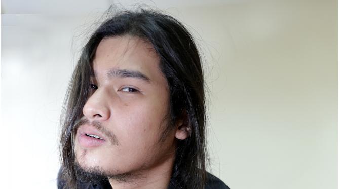 Virzha pertahankan rambut gondrong sebagai identitasnya (Galih W Satria/Bintang.com)