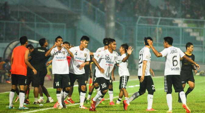 NYAMAN - Para pemain Bali United memiliki potensi berbicara banyak di setiap turnamen maupun kompetisi yang ada dengan materi tim yang terbilang bagus. (Bola.com/Kevin Setiawan)