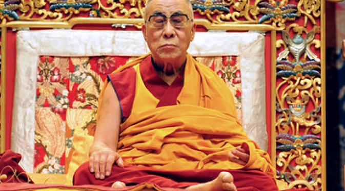 10 Fakta Dalai Lama yang Perlu Kamu Ketahui. | via: blogs.wsj.com