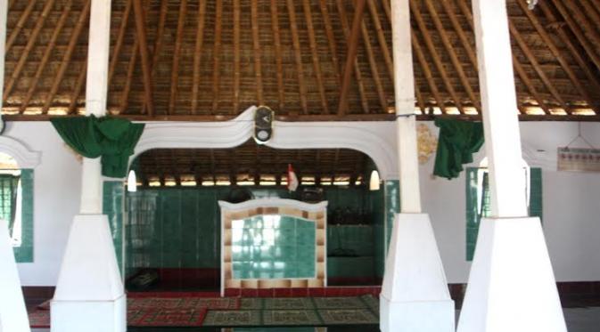 Mimbar masjid kuno Sangak Pati (Sembilan Wali) di Pulau Lombok. (Liputan6.com/Hans Bahanan)