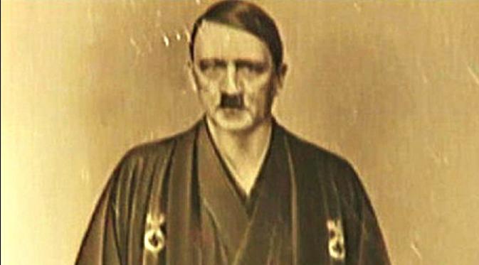 Terungkap sebuah foto menggambarkan sosok pemimpin Nazi mengenakan kimono Jepang.