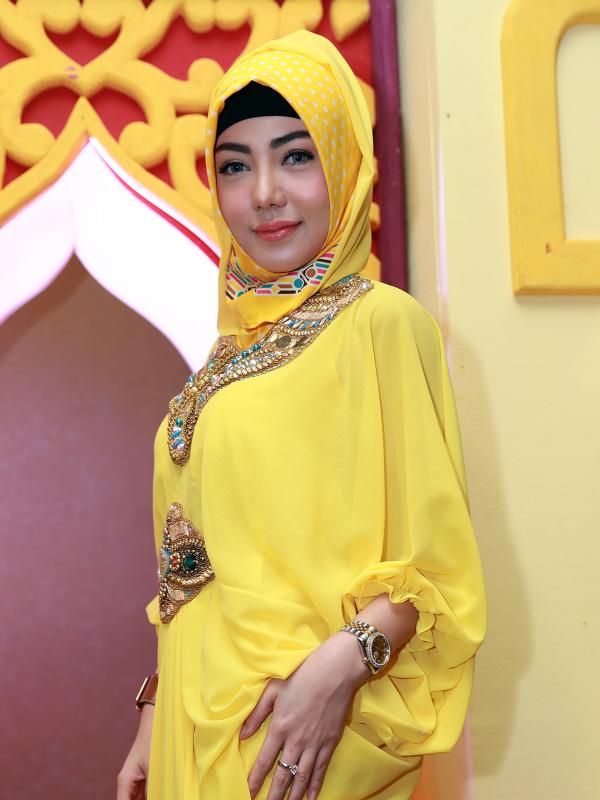 Bella Shofie belum pernah bertemu sekali pun dengan suaminya di bulan Ramadan yang sudah menginjak hari ke-6 ini. (Wimbarsana/Bintang.com)