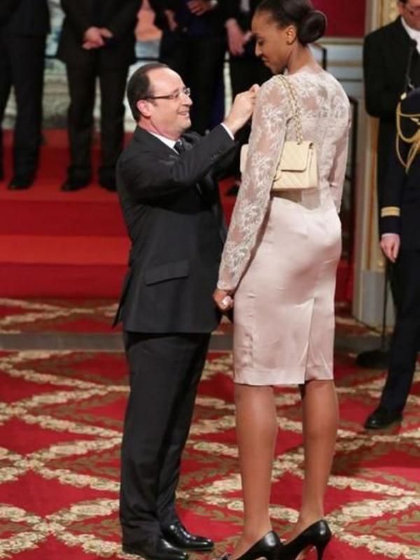 François Hollande bersama Sadrine Gruda | via: veepy.com