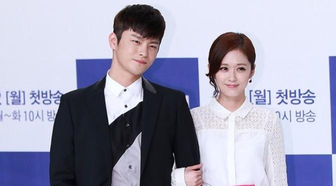 Seo In Guk dan Jang Nara dalam drama 'I Remember You'. Foto: Soompi.com