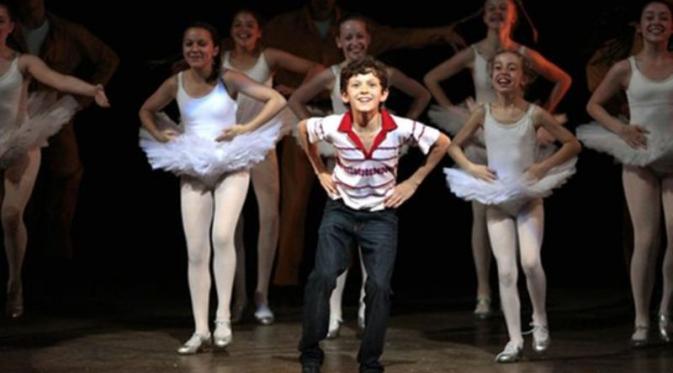 Tom Holland saat tampil di Billy Elliot