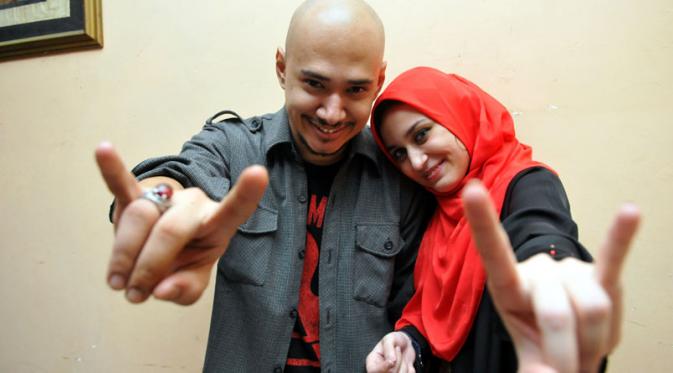 Husein Idol dan kekasihnya yang merupakan cucu Elvy Sukaesih, Zachira [Foto: Panji Diksana/Liputan6.com]
