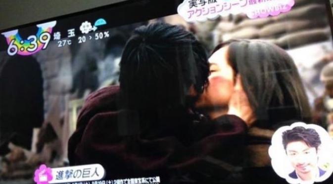 Ada sebuah adegan ciuman antara Eren dan Mikasa di trailer film Attack on Titan yang meresahkan fans berat.